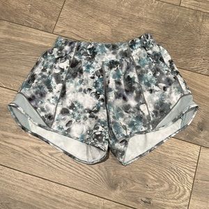 Lululemon Hotty Hot Low-Rise Lined Short 4”